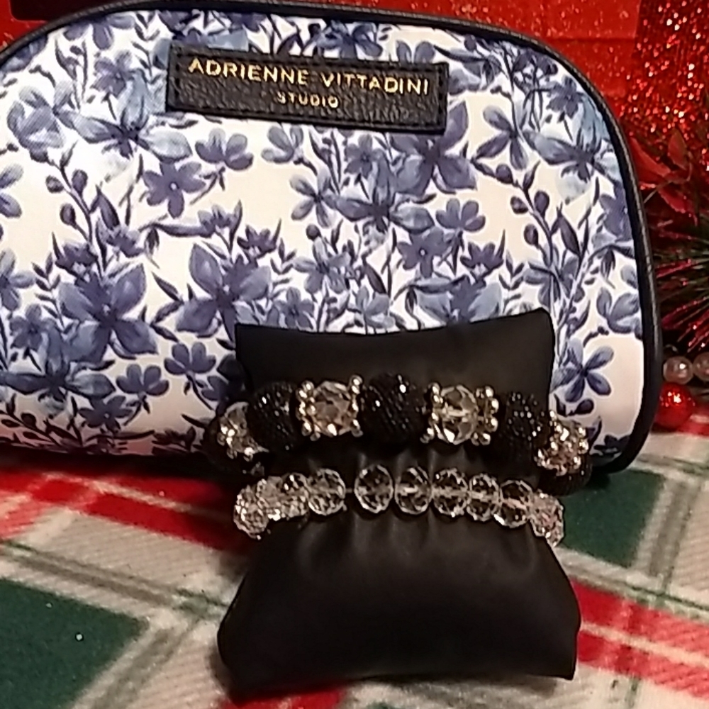 Single zip Pouch w 2 braclets